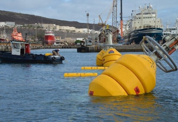 Oceanological buoys for an innovative Wavepiston project in Gran Canaria